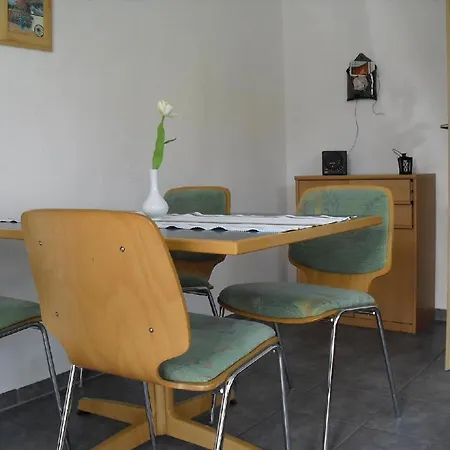Hausschnurbus Apartment